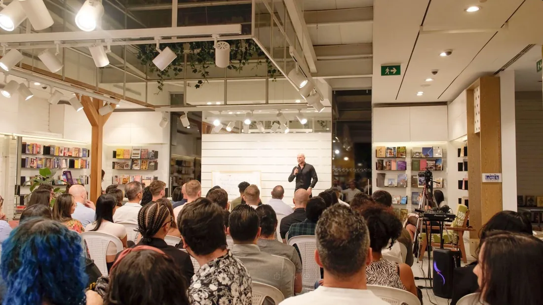 A full room at an elev8 event
